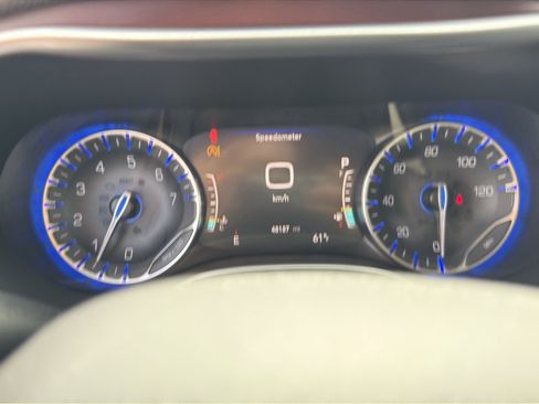 Used 2020 Chrysler Pacifica Limited w/ Advanced Safetytec Group FWD image 13