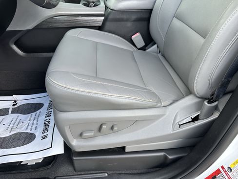 Certified 2019 Chevrolet Suburban LT RWD image 21