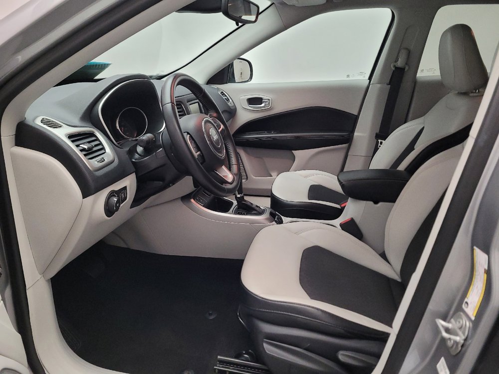 Used 2018 Jeep Compass Latitude FWD image 17