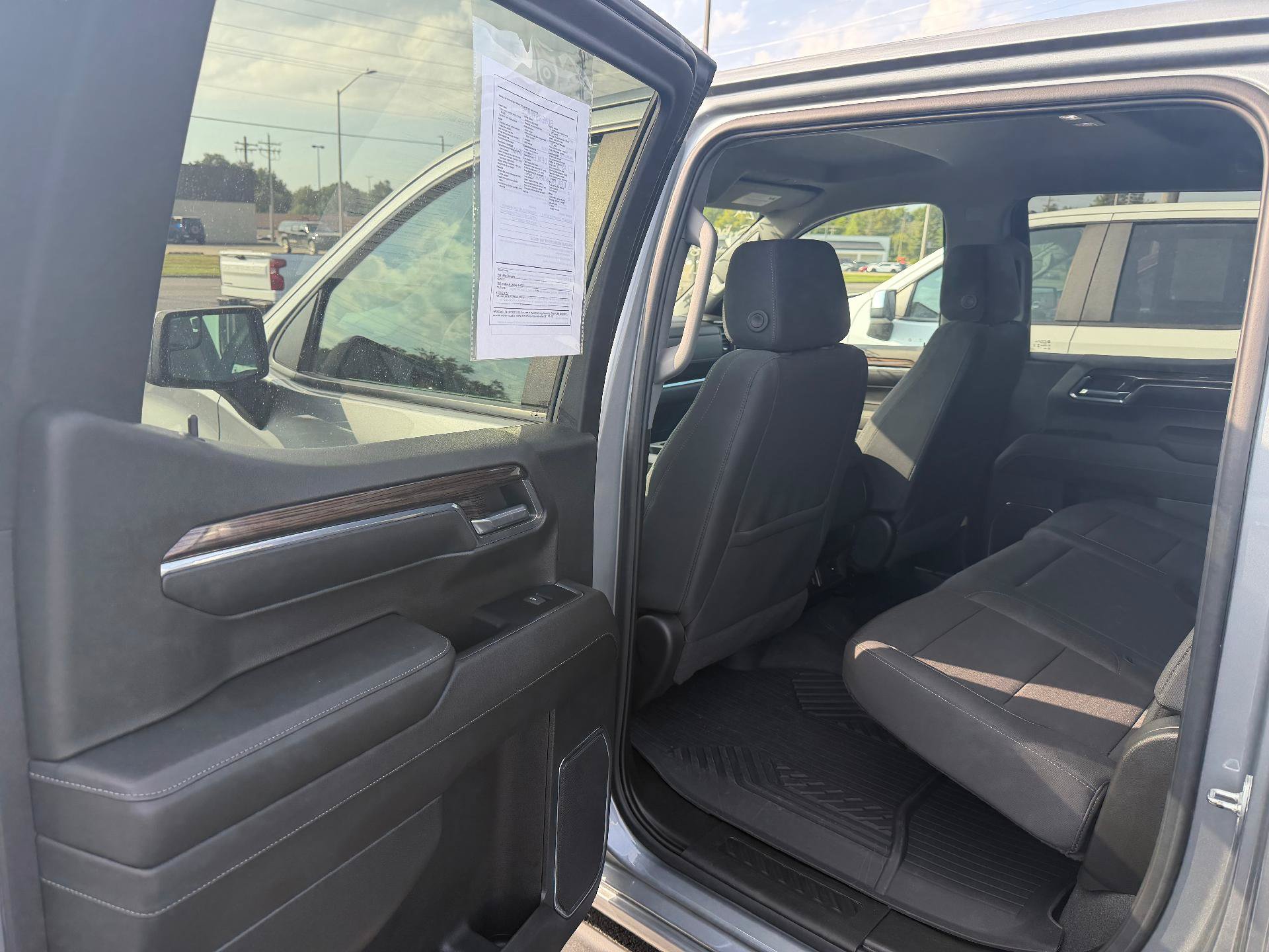 Used 2024 Chevrolet Silverado 1500 LT AWD/4WD image 9