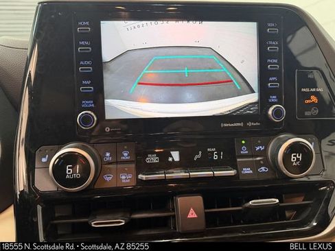 Used 2020 Toyota Highlander XLE FWD image 31