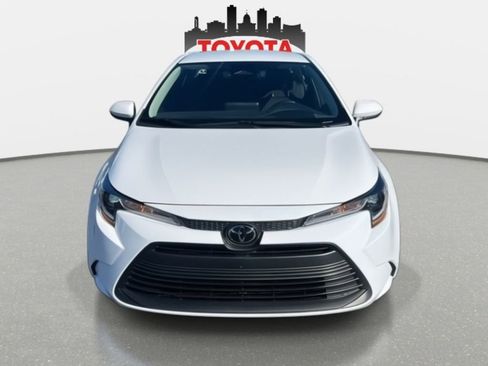 Used 2025 Toyota Corolla LE image 9