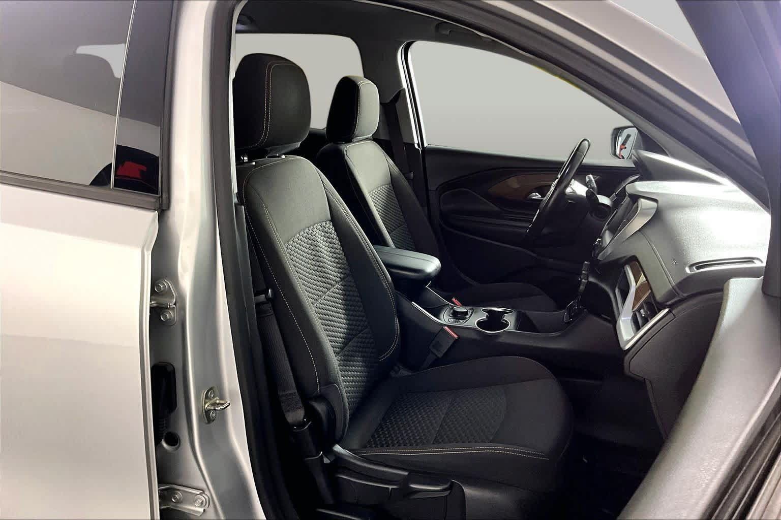Used 2020 GMC Terrain SLE w/ Driver Convenience Package FWD image 9