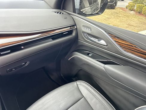 Certified 2024 Cadillac Escalade Premium Luxury image 16