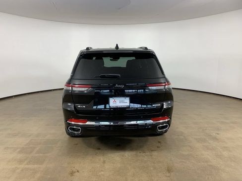 Used 2022 Jeep Grand Cherokee Overland AWD/4WD image 10