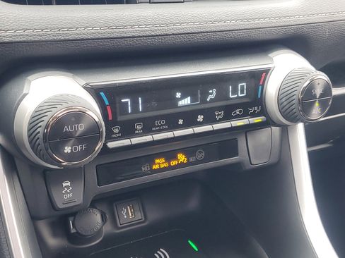 Certified 2025 Toyota RAV4 XLE image 31