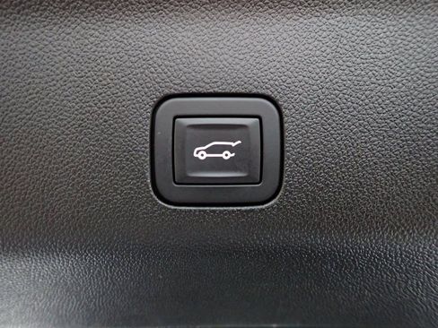 Used 2025 Chevrolet Tahoe Z71 image 19