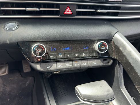 Used 2022 Hyundai Elantra SEL w/ Convenience Package FWD image 31