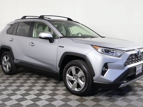 Used 2020 Toyota RAV4 Limited AWD/4WD image 3