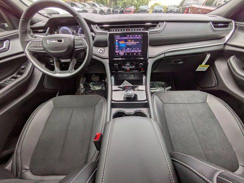 New 2025 Jeep Grand Cherokee L Altitude image 13