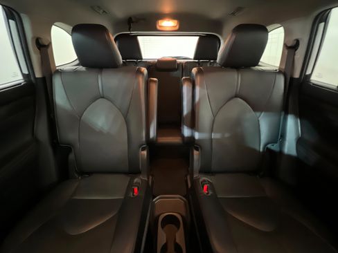 Used 2022 Toyota Highlander Limited FWD image 27