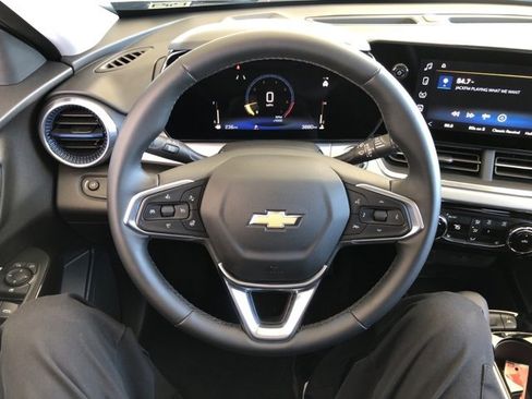 Used 2024 Chevrolet Trax LT w/ Driver Confidence Package image 21