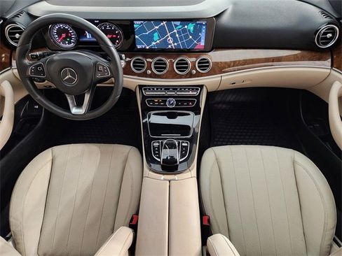 Used 2017 Mercedes-Benz E 400 4MATIC Wagon image 4