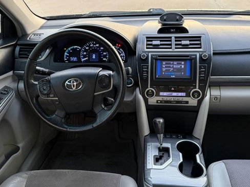 Used 2012 Toyota Camry XLE w/ Leather Pkg FWD image 11