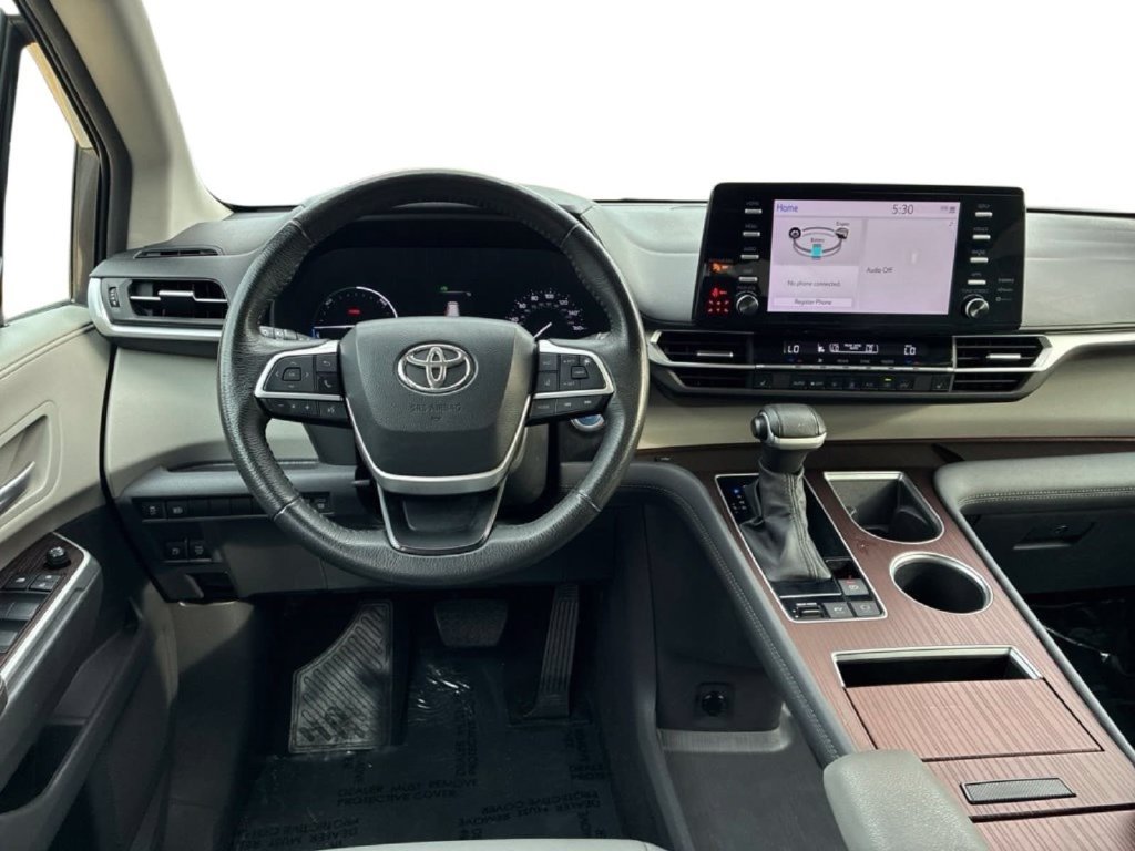 Used 2024 Toyota Sienna XLE FWD image 14