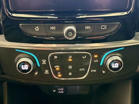 Used 2023 Chevrolet Traverse RS FWD image 15