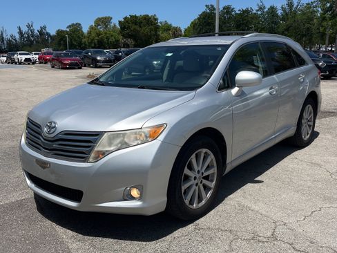 Used 2011 Toyota Venza FWD image 1