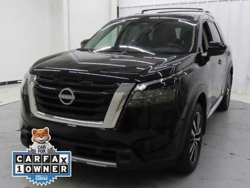 Used 2025 Nissan Pathfinder Platinum image 7