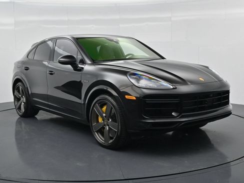 Certified 2023 Porsche Cayenne Turbo S AWD/4WD image 9