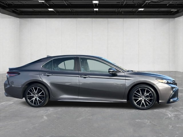 Used 2023 Toyota Camry SE FWD image 5