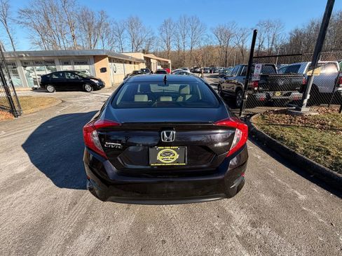 Used 2018 Honda Civic Touring image 6