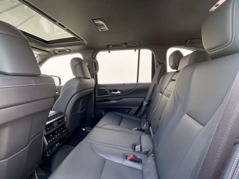 Used 2024 Lexus LX 600 4WD w/ Appearance Package image 25