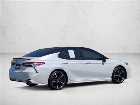 Used 2018 Toyota Camry XSE image 6