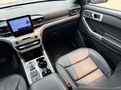 Used 2023 Ford Explorer XLT w/ Equipment Group 202A AWD/4WD image 21