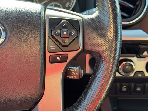 Used 2017 Toyota Tacoma Limited image 27