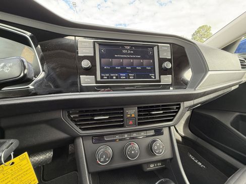 Used 2024 Volkswagen Jetta S image 16