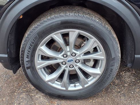 Used 2023 Ford Explorer XLT w/ Equipment Group 202A image 9