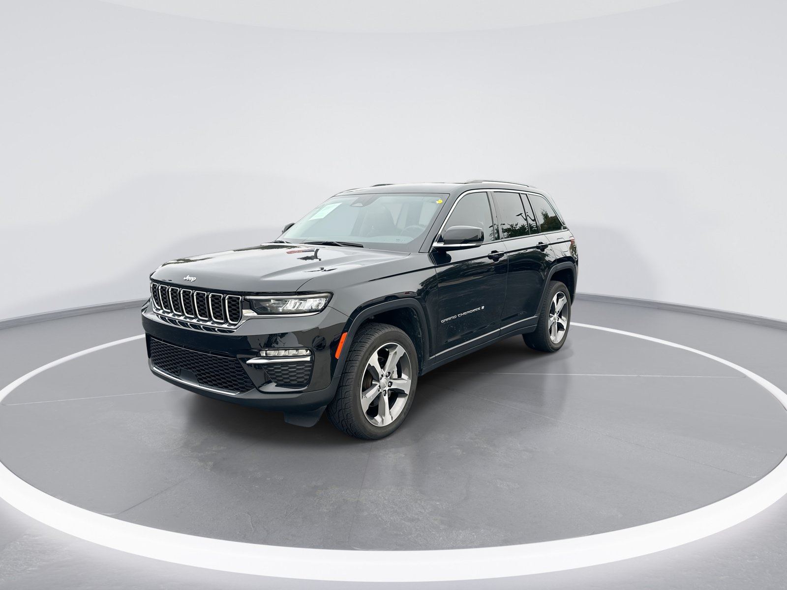 Used 2023 Jeep Grand Cherokee Limited w/ Trailer Tow Prep Group (B) AWD/4WD image 5