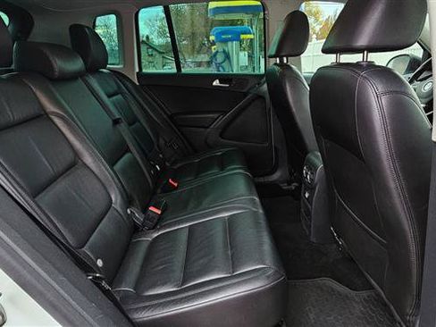 Used 2017 Volkswagen Tiguan Sport image 18