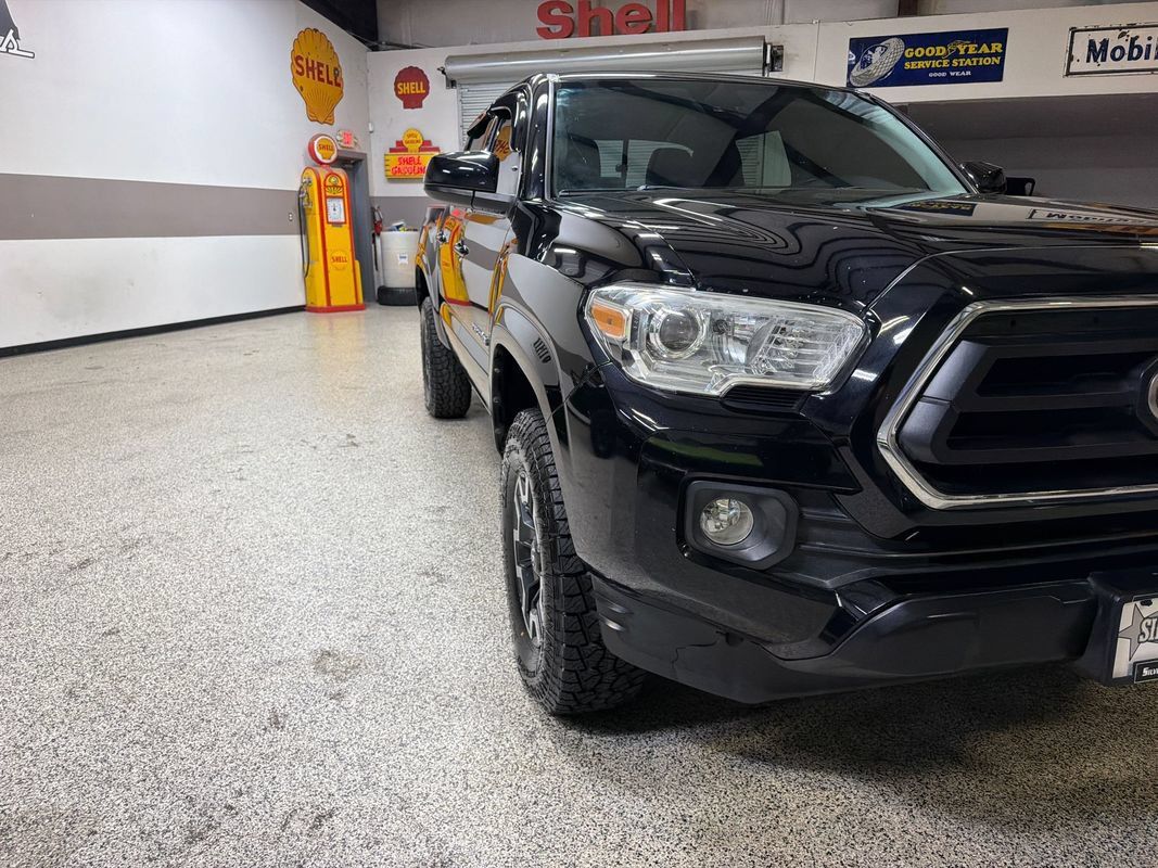 Used 2020 Toyota Tacoma SR5 RWD image 14