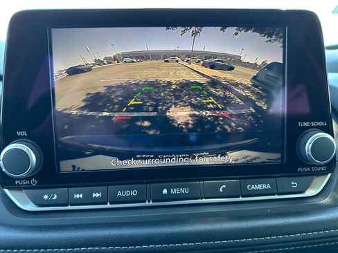Used 2025 Nissan Rogue SV FWD image 22