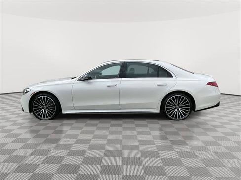 Used 2022 Mercedes-Benz S 500 4MATIC w/ AMG Line Package image 4
