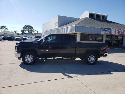 Used 2021 Chevrolet Silverado 3500 LT w/ Convenience Package image 2