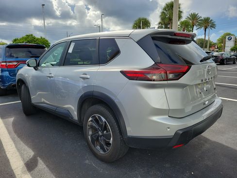 Used 2024 Nissan Rogue SV FWD image 4