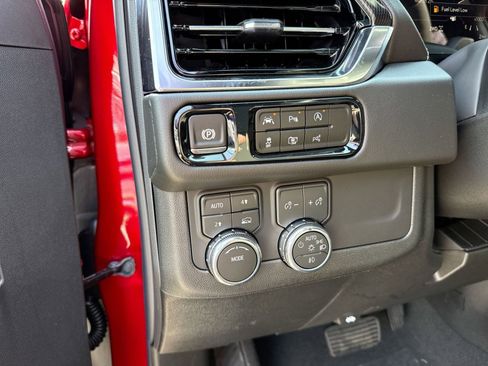 New 2026 GMC Yukon XL Elevation AWD/4WD image 17