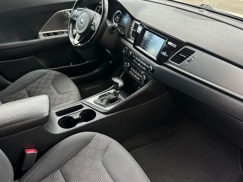 Used 2018 Kia Niro LX image 15