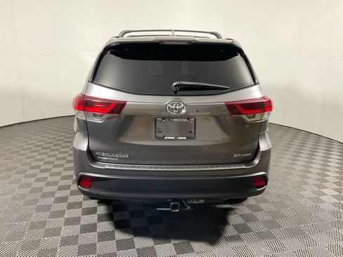 Used 2019 Toyota Highlander SE AWD/4WD image 16