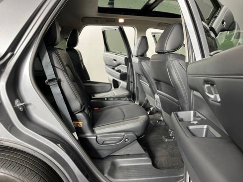 Used 2025 Nissan Pathfinder SL w/ SL Premium Package FWD image 50