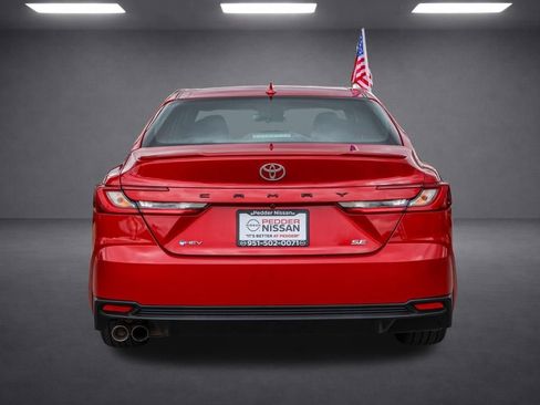 Used 2025 Toyota Camry SE FWD image 5