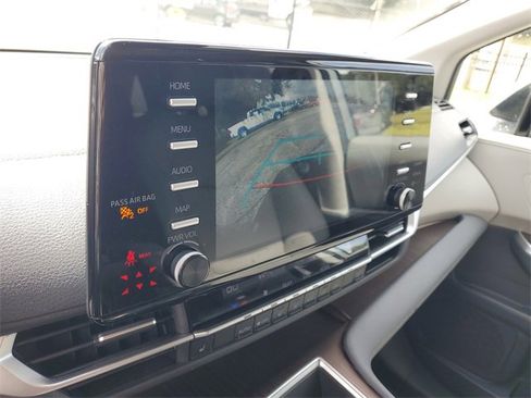 Used 2024 Toyota Sienna XLE image 20