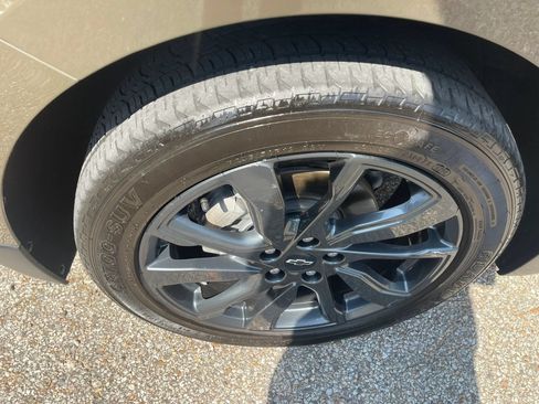 Used 2023 Chevrolet Equinox RS w/ RS Leather Package FWD image 9