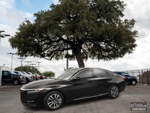 Used 2018 Honda Accord EX image 1