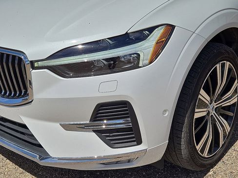 Used 2023 Volvo XC60 B5 Plus image 10