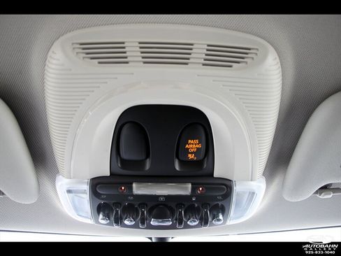 Used 2015 MINI Cooper 4-Door Hardtop w/ Premium Package FWD image 22