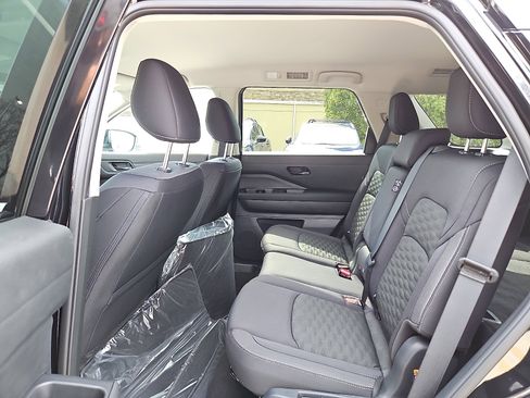 New 2026 Nissan Pathfinder SV image 7
