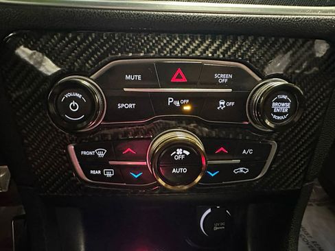 Used 2018 Dodge Charger R/T image 28